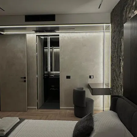 Sunscape Penthouse Apartment Tirana